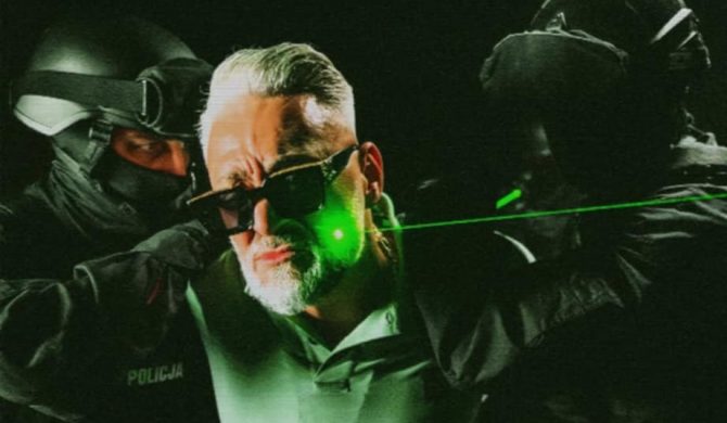 Kaczy jest wściekły. „J***ć was k***y”