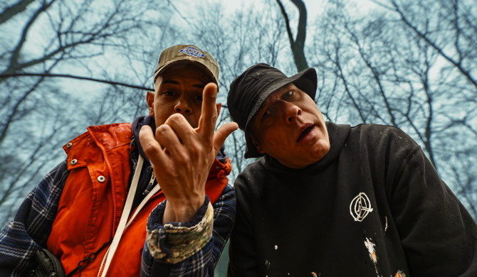 Kobik i Diho z mocnym singlem „Tees w serek” – czwarty zwiastun nadchodzącego albumu