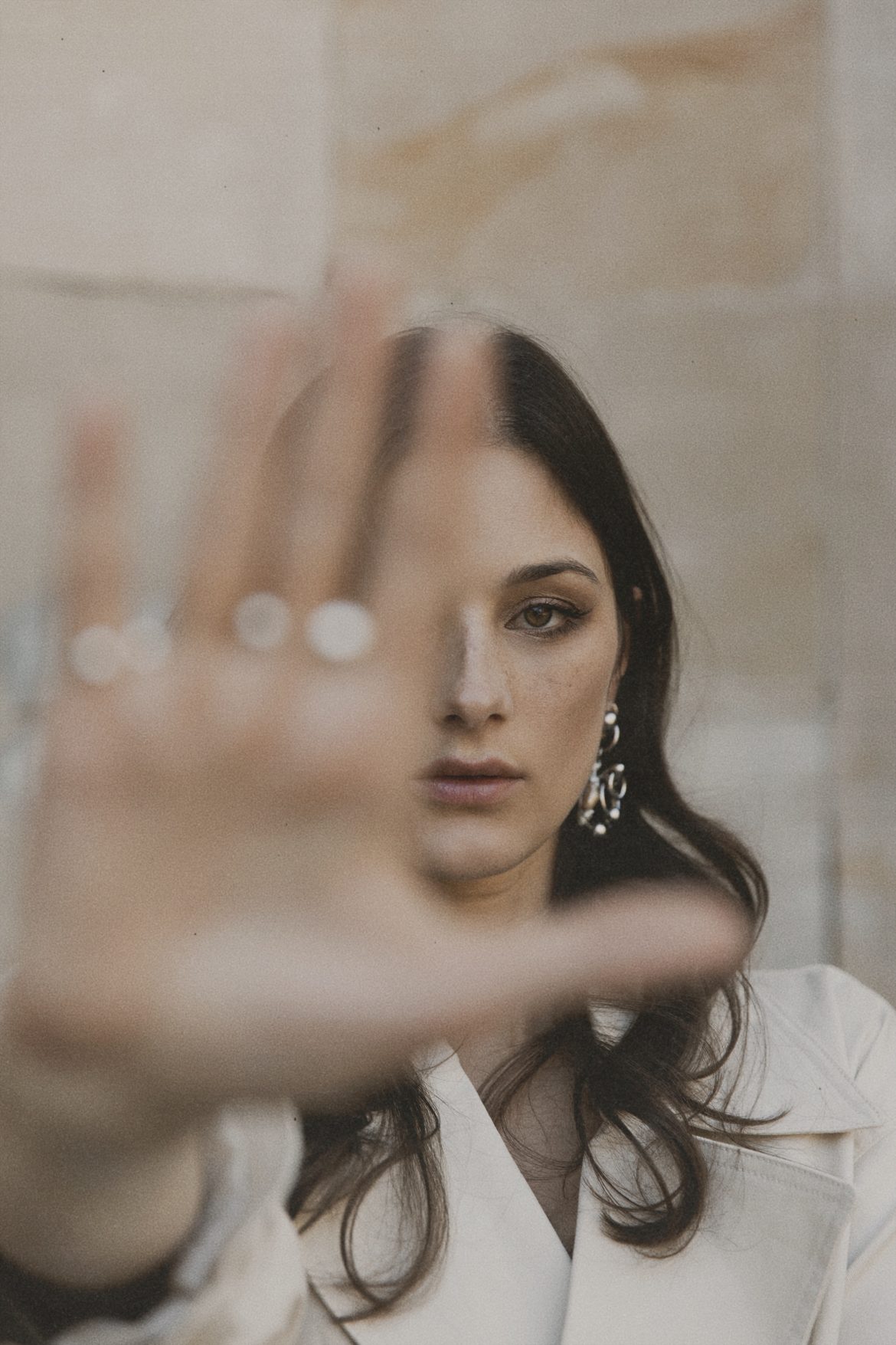 Pola Rise prezentuje „The Power of Coincidence: Silent Versions” – nowa, akustyczna odsłona debiutanckiego EP