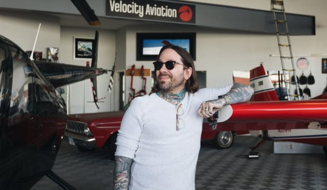 Były perkusista The Devil Wears Prada zginął w katastrofie lotniczej w San Diego