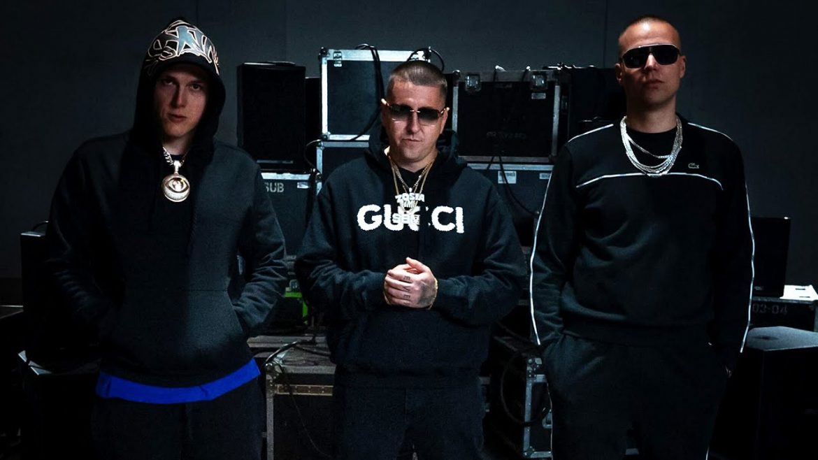 Białas: „Wampiry bały się pić moją krew, bo już by nie wstały po takim stężeniu”. W nowym singlu Szpaku i Tomb