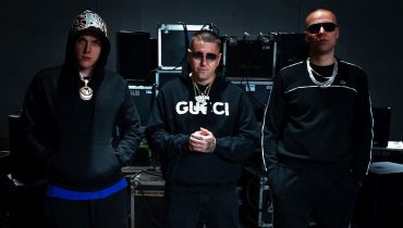 Białas: „Wampiry bały się pić moją krew, bo już by nie wstały po takim stężeniu”. W nowym singlu Szpaku i Tomb