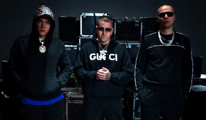 Białas: „Wampiry bały się pić moją krew, bo już by nie wstały po takim stężeniu”. W nowym singlu Szpaku i Tomb