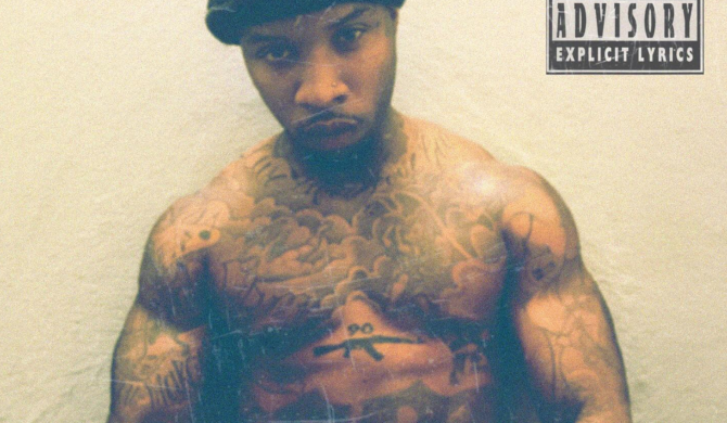 Tory Lanez przeniesiony do innego więzienia po brutalnym ataku, w którym zadano mu 14 ciosów nożem