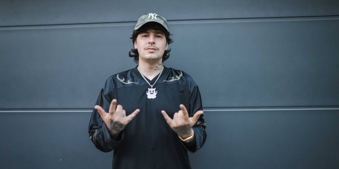 White 2115 umie się bawić. „Ro****ny hotel i trzy butelki — apartament prezydencki”