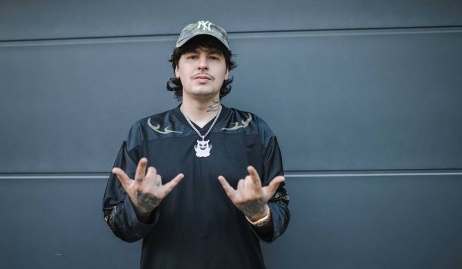 White 2115 z nowym singlem. W teledysku zagrał go ikoniczny twórca internetowy