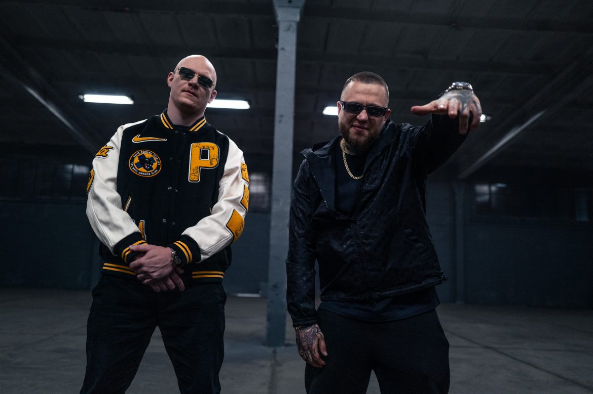 Bungee: „Ona jest chętna, mi nie wypada. I pyta mnie: 'warum’?”