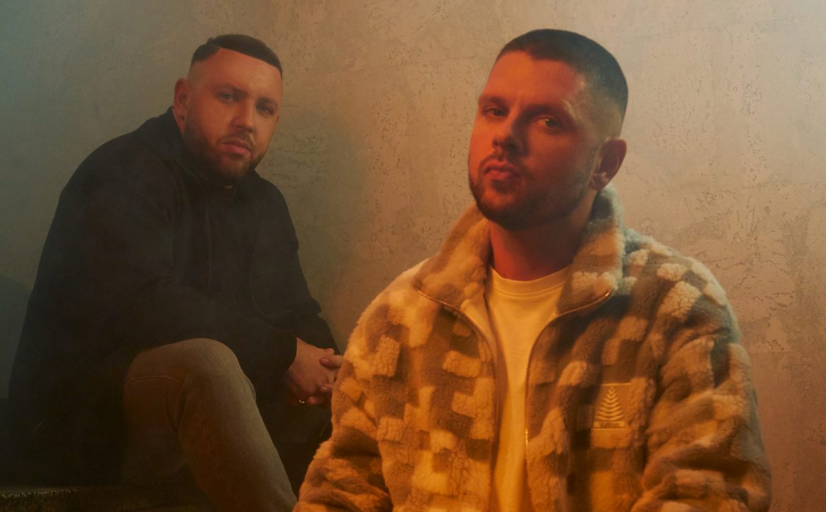 „W sercu mam ulicę, ale zostawiłem dziś ją w tyle” – Louis Villain i Kaz Bałagane łączą siły