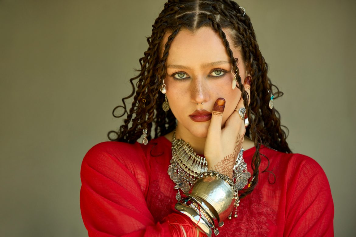 Karin Ann łamie serca i stereotypy w nowym singlu „i was never yours”