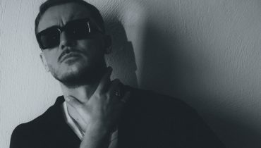 Eldo w nowym singlu Pezeta i Ajrona