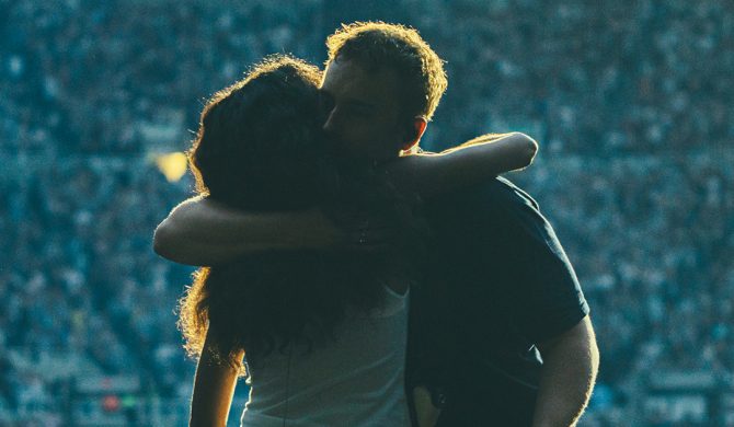 Sam Fender świętuje wyprzedane koncerty stadionowe duetem z Olivią Dean