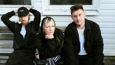 kuqe 2115 gościnnie w nowym singlu Sarsy