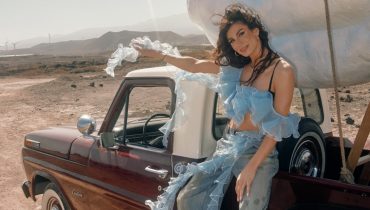 Sylwia Grzeszczak odpala letnią petardę