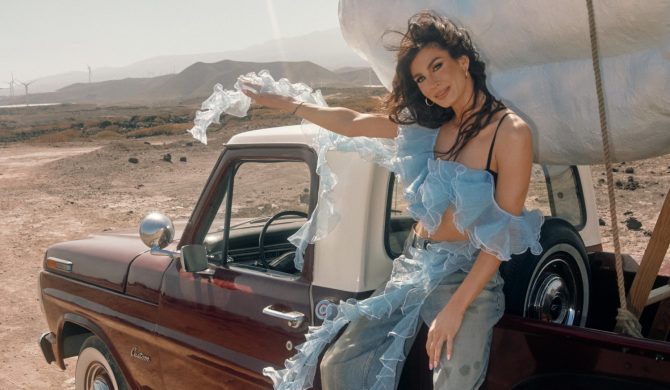 Sylwia Grzeszczak odpala letnią petardę