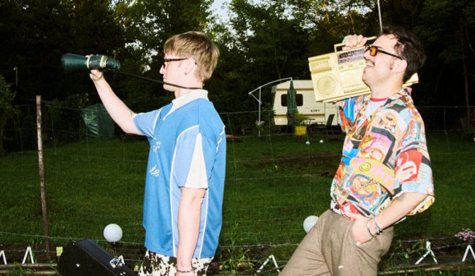 Leon Krześniak i Wiktory Dyduła w nowym singlu “Pętliczek”