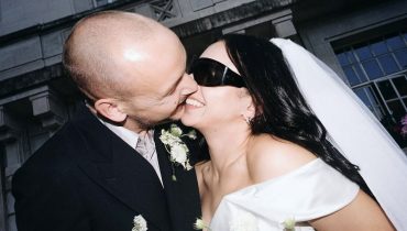 Charli XCX pokazała zdjęcia ze ślubu z George’em Danielem