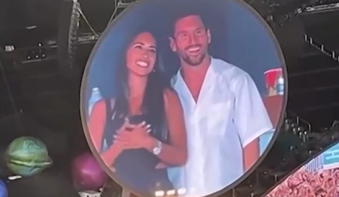 Kiss cam na koncercie Coldplaya znów w akcji