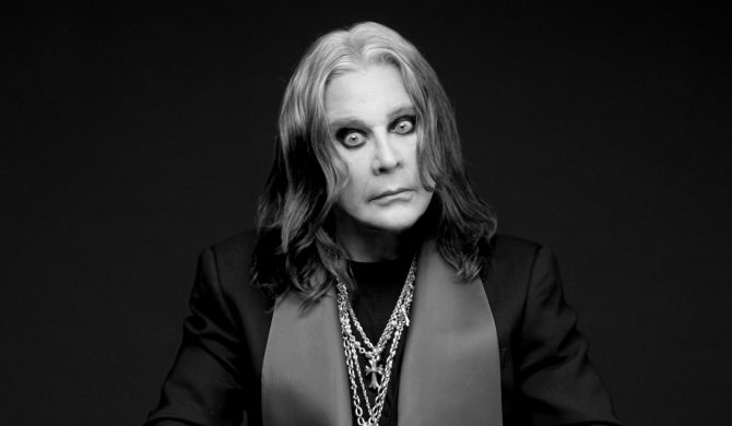 Alice Cooper o śmierci Ozzy’ego dowiedział się tuż przed wyjściem na scenę: „Był połączeniem Księcia Ciemności z błaznem dworskim”