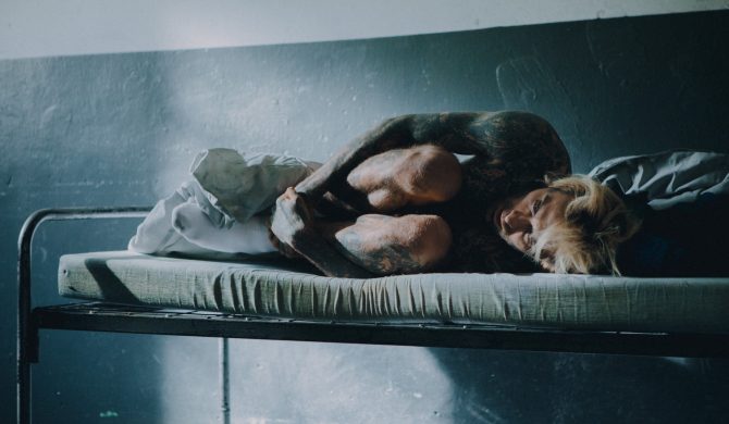 Canal+ ujawnia plakat i datę premiery filmu „Północ / Południe” z Quebonafide