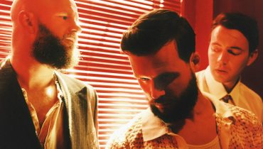 White Lies szykują nowy album. Singiel „In The Middle” już w sieci