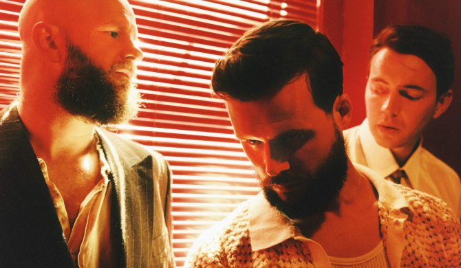 White Lies szykują nowy album. Singiel „In The Middle” już w sieci