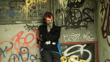 Zdechły Osa odpowiada Młodemu Dzbanowi dissem: „Za farmazon ro****bię ci karierę”