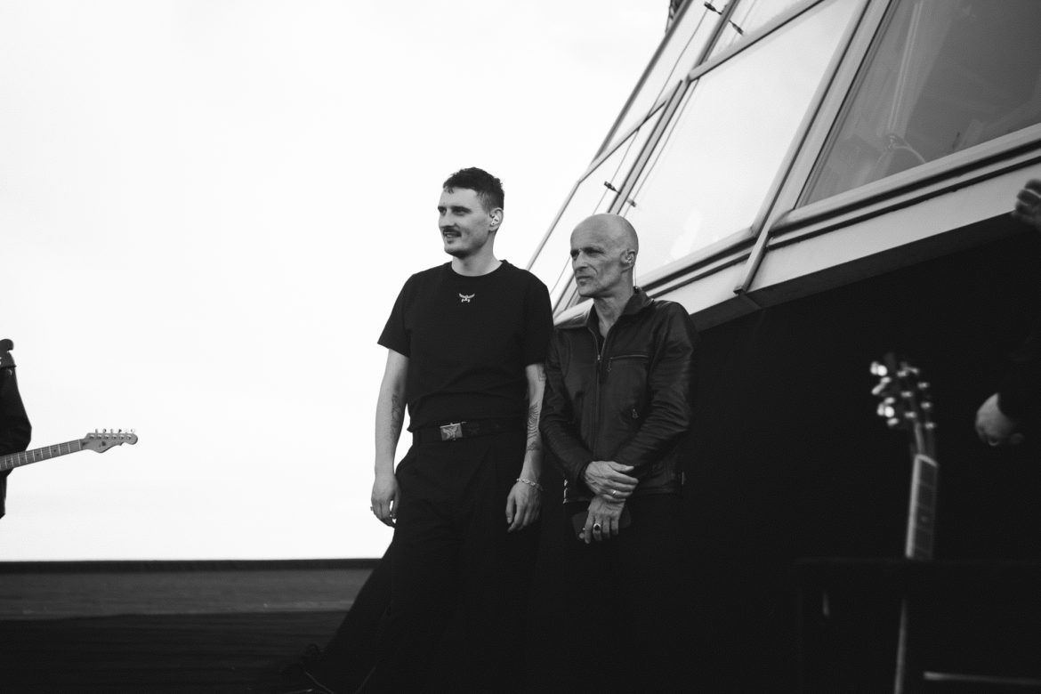 Dawid Podsiadło i Artur Rojek z kolejnym utworem zagranym na dachu Spodka