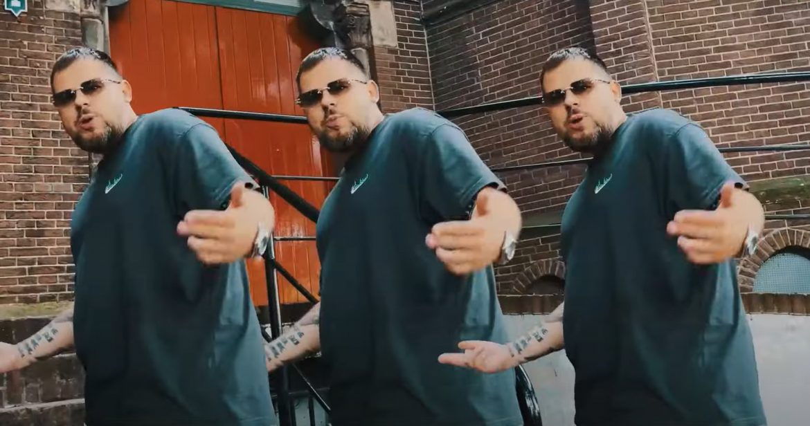 Diox podjeżdża „swoją furą za pół bani (żaden leasing)”