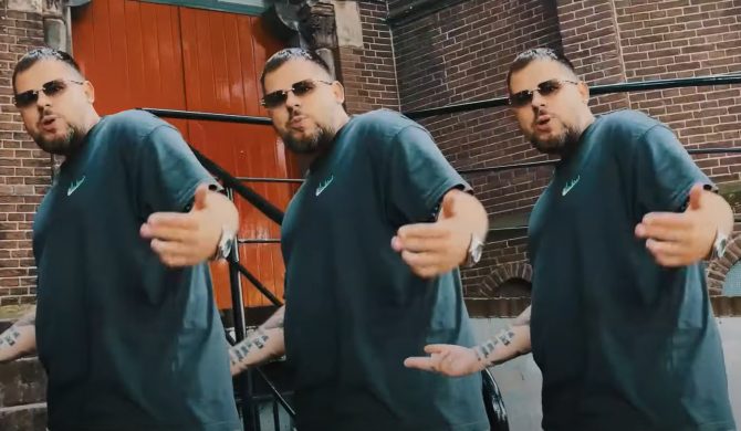 Diox podjeżdża „swoją furą za pół bani (żaden leasing)”