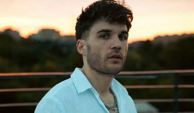 Filipek oferuje Mesowi, Tedemu, Winiemu i Eripe napisanie dissów. Tomb reaguje: „U mnie drożej, ale lepiej”