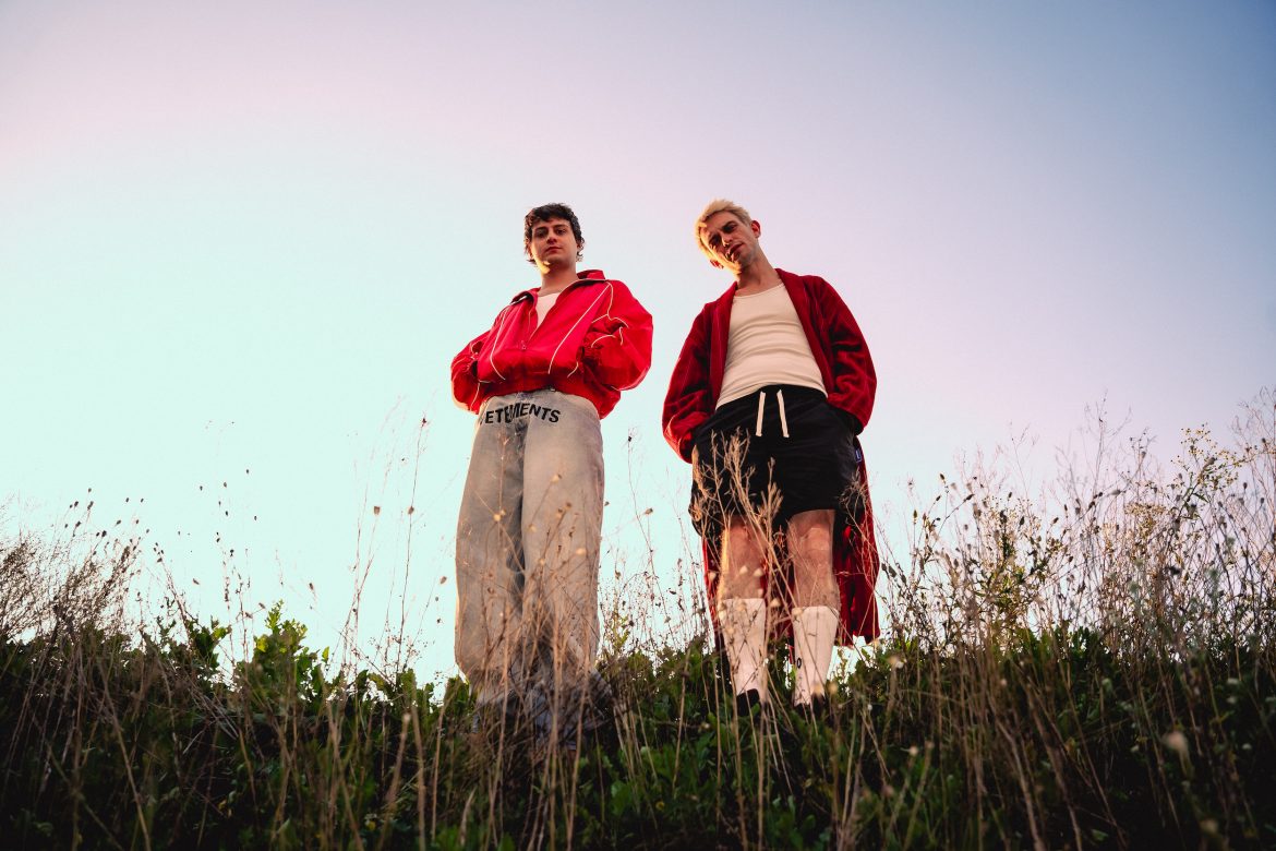 Fukaj prezentuje nowy singiel z Vito Bambino i ogłasza trasę „Znajdź Mnie W Tym Tour”