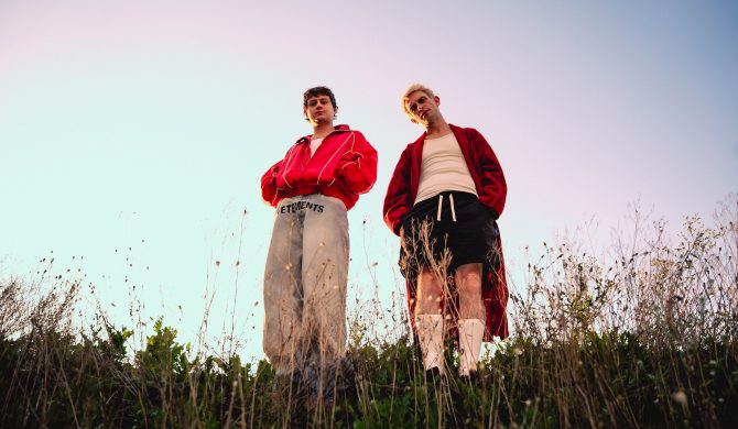 Fukaj prezentuje nowy singiel z Vito Bambino i ogłasza trasę „Znajdź Mnie W Tym Tour”