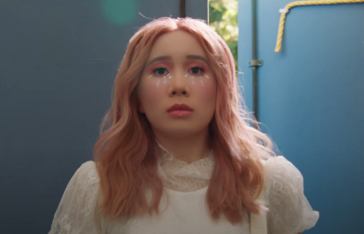 Młoda raperka robi karierę na niebieskiej platformie. Jej zdaniem każda kobieta po 25. roku życia powinna tak zarabiać