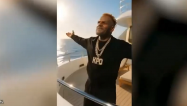 TV Republika zrobiła z Donalda Tuska czarnoskórego rapera, który ma „niemieckie papiery” i łańcuch z napisem KPO