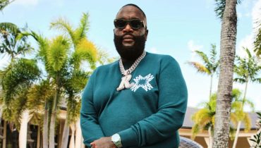 Rick Ross uderza w 50 Centa: „Jeśli jego syn potrzebuje pomocy, mogę mu kupić psa”