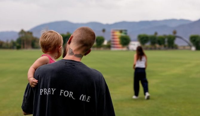 Matka Justina Biebera opublikowała modlitwę za syna. „Duchu Święty, otocz go prawdą, światłem i ochroną”