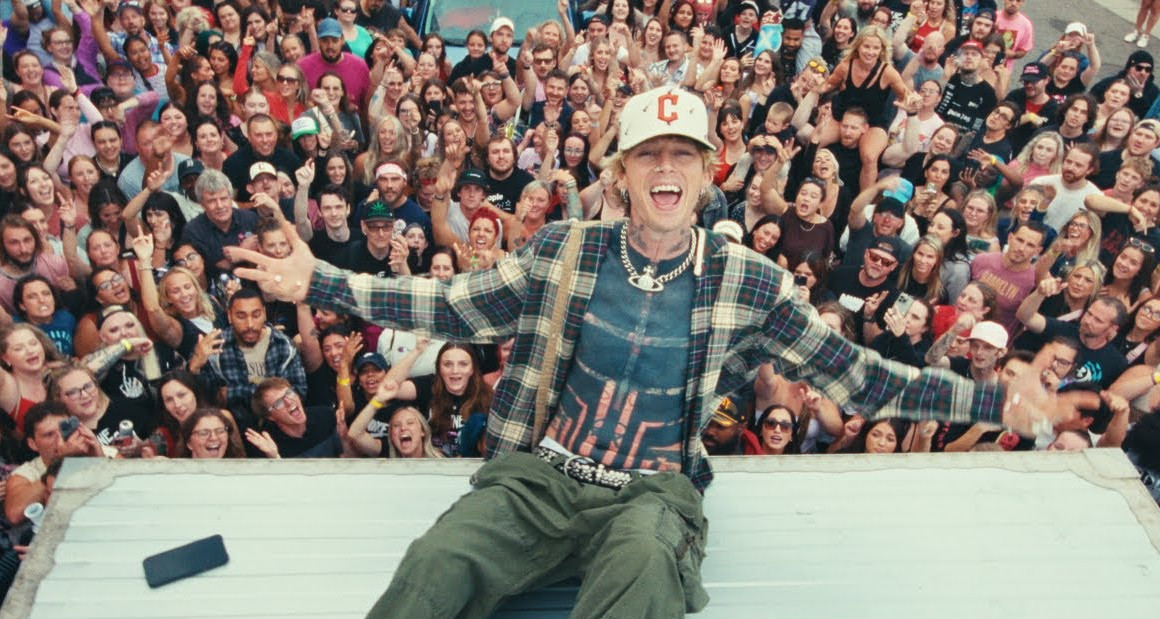 mgk zaprezentował nowy klip