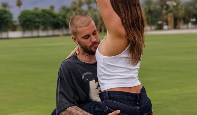 Hailey Bieber w ciąży? Fani podsycają plotki po rodzinnych zdjęciach opublikowanych przez Justina Biebera