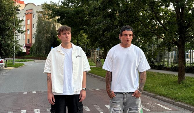 UNDER TWIST 2 rusza z miejsca – premiera singla „Nowe miasta” od Adveza, Frostiego i Foxsa