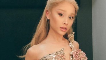 98-letnia babcia Ariany Grande bije rekord na Billboard Hot 100. Jest najstarszą osobą, która pojawiła się w zestawieniu