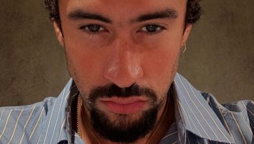 Doradca Trumpa atakuje Bad Bunny’ego i zapowiada ze ICE pojawi się  podczas jego występu na Super Bowl 2026