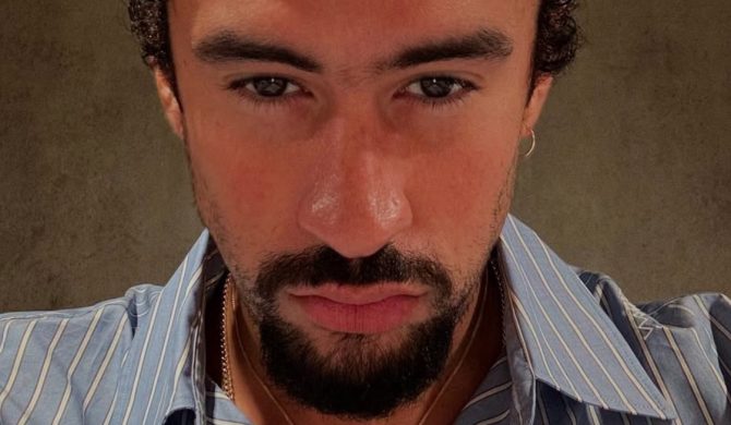 Doradca Trumpa atakuje Bad Bunny’ego i zapowiada ze ICE pojawi się  podczas jego występu na Super Bowl 2026