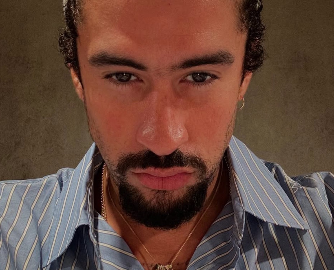 Doradca Trumpa atakuje Bad Bunny’ego i zapowiada ze ICE pojawi się  podczas jego występu na Super Bowl 2026