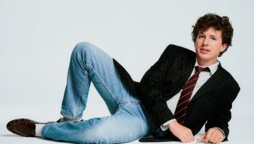 Charlie Puth przedstawia nowy singiel „Changes” i zapowiada płytę „Whatever’s Clever!”