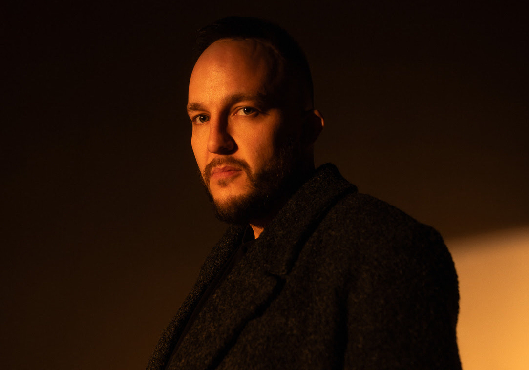 Ten Typ Mes z nowym albumem „Bukowski” – wydanym równo 20 lat po debiucie rapera