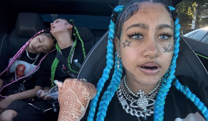12-letnia córka Kanye Westa i Kim Kardashian szokuje wyglądem. Tatuaże na twarzy, czarne zęby i niebieskie włosy