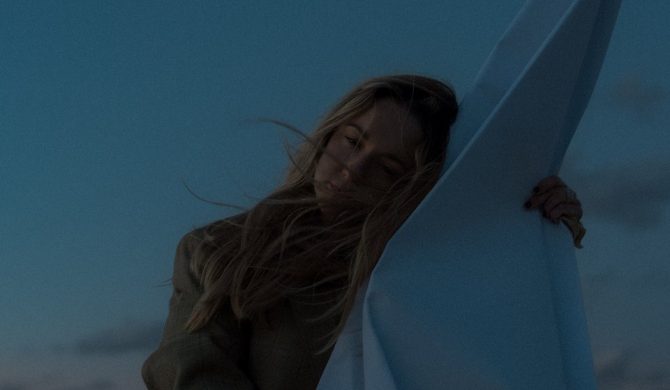 Paula Roma porusza wrażliwością w nowym singlu „Już nigdy nie spojrzę na morze”