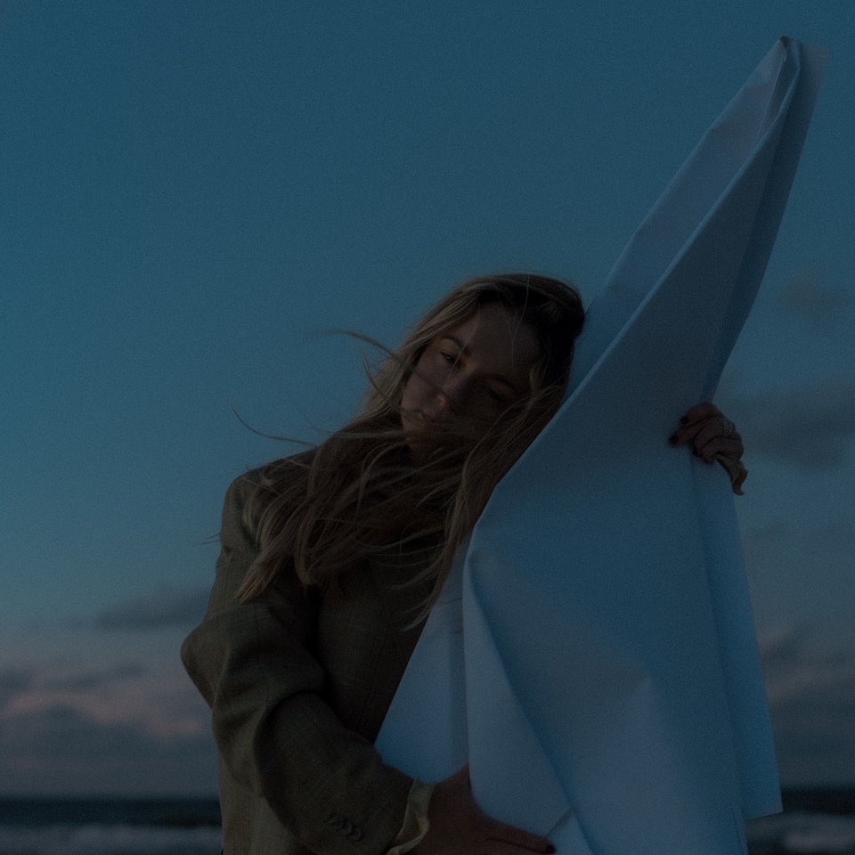 Paula Roma porusza wrażliwością w nowym singlu „Już nigdy nie spojrzę na morze”