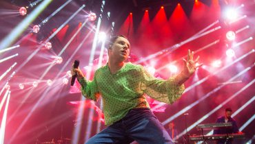 Ralph Kaminski śpiewa „Beksę” Artura Rojka. Nowy singiel Męskie Granie Orkiestra 2025