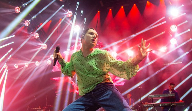 Ralph Kaminski śpiewa „Beksę” Artura Rojka. Nowy singiel Męskie Granie Orkiestra 2025